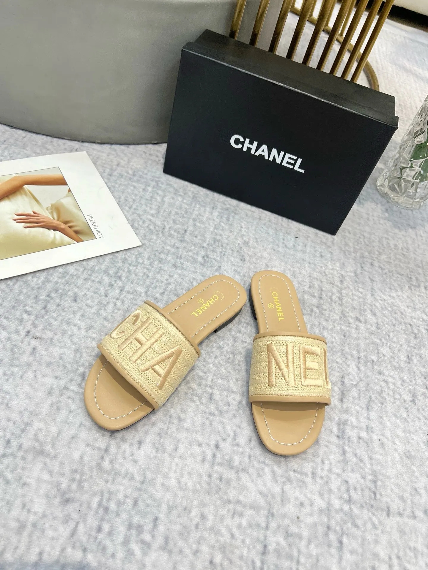 💕💕Factory direct selling price p340💕💕 Genuine leather sole +30 CHANEL, the upper uses three-dimensional electric embroidery technology, the upper foot is comfortable, soft and breathable, must-have size 35-43, leather sole +30